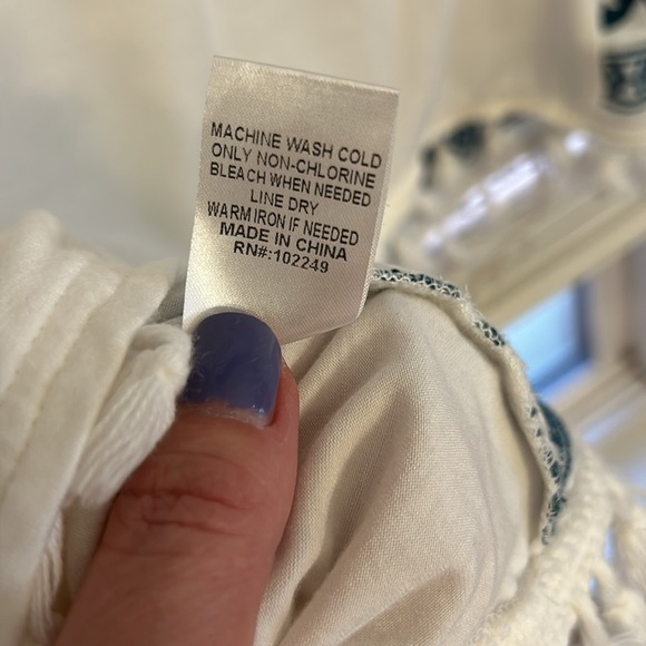 Skies are Blue White Embroidered Halter Top sz M - Picture 5 of 5